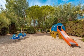 Children’s area - "maison Azur" Presquîle de Giens Plage de la Badine, Piscine-climatisation-wifi (Hyères)