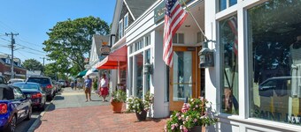 Walk to Downtown Chatham, Steps to Beach!