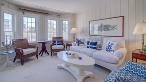 TV, offices - Walk to Downtown Chatham, Steps to Beach! (Chatham)