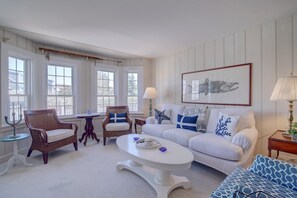 テレビ、書斎 / ワークスペース