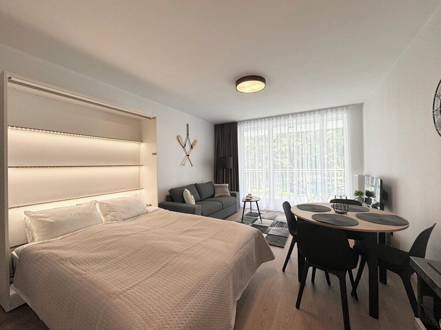 クラシック スタジオスイート 1 ベッドルーム 禁煙 バルコニー | リビング エリア | テレビ