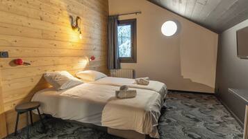 Standard Quadruple Room | Soundproofing, free WiFi