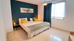 2 slaapkamers, een kluis op de kamer, een bureau