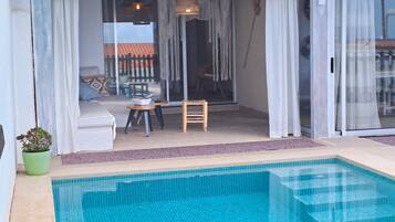 Lämmitetty uima-allas