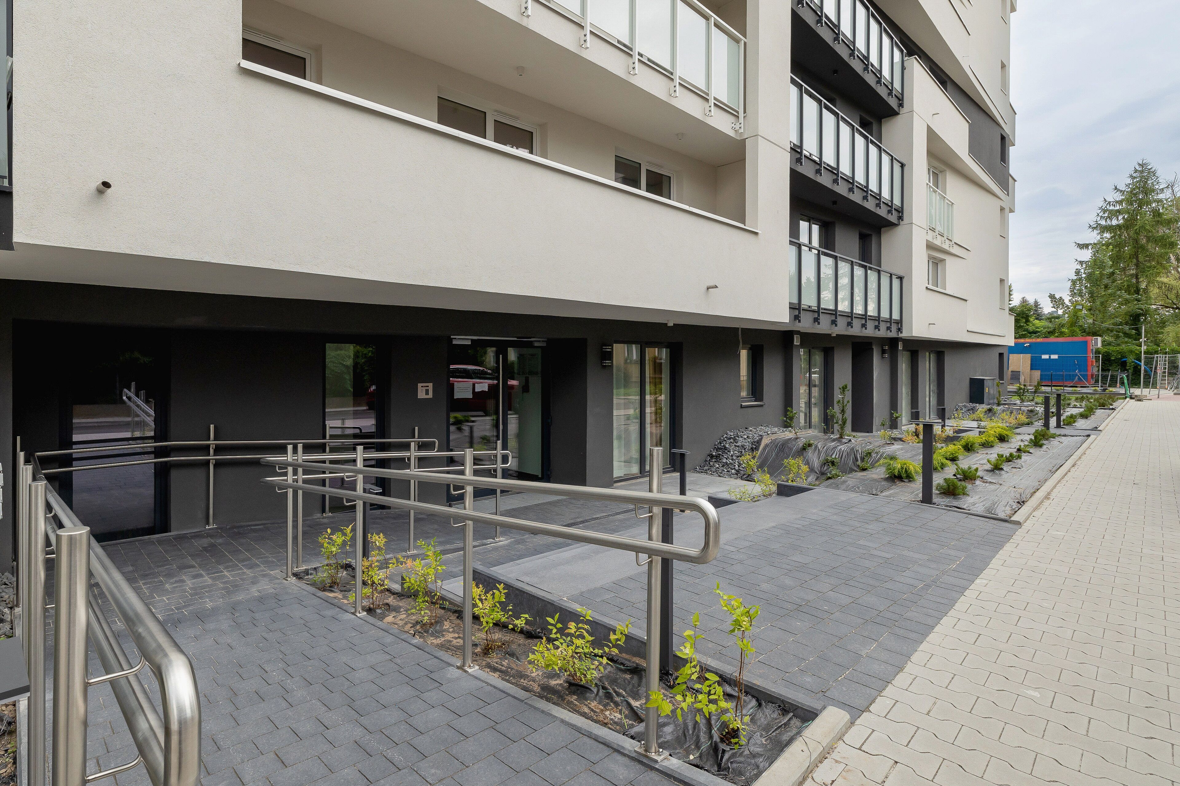 المنشأة من الخارج