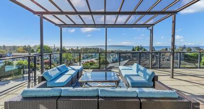 Stunning Oceanview Villa Steps from White Rock Beach