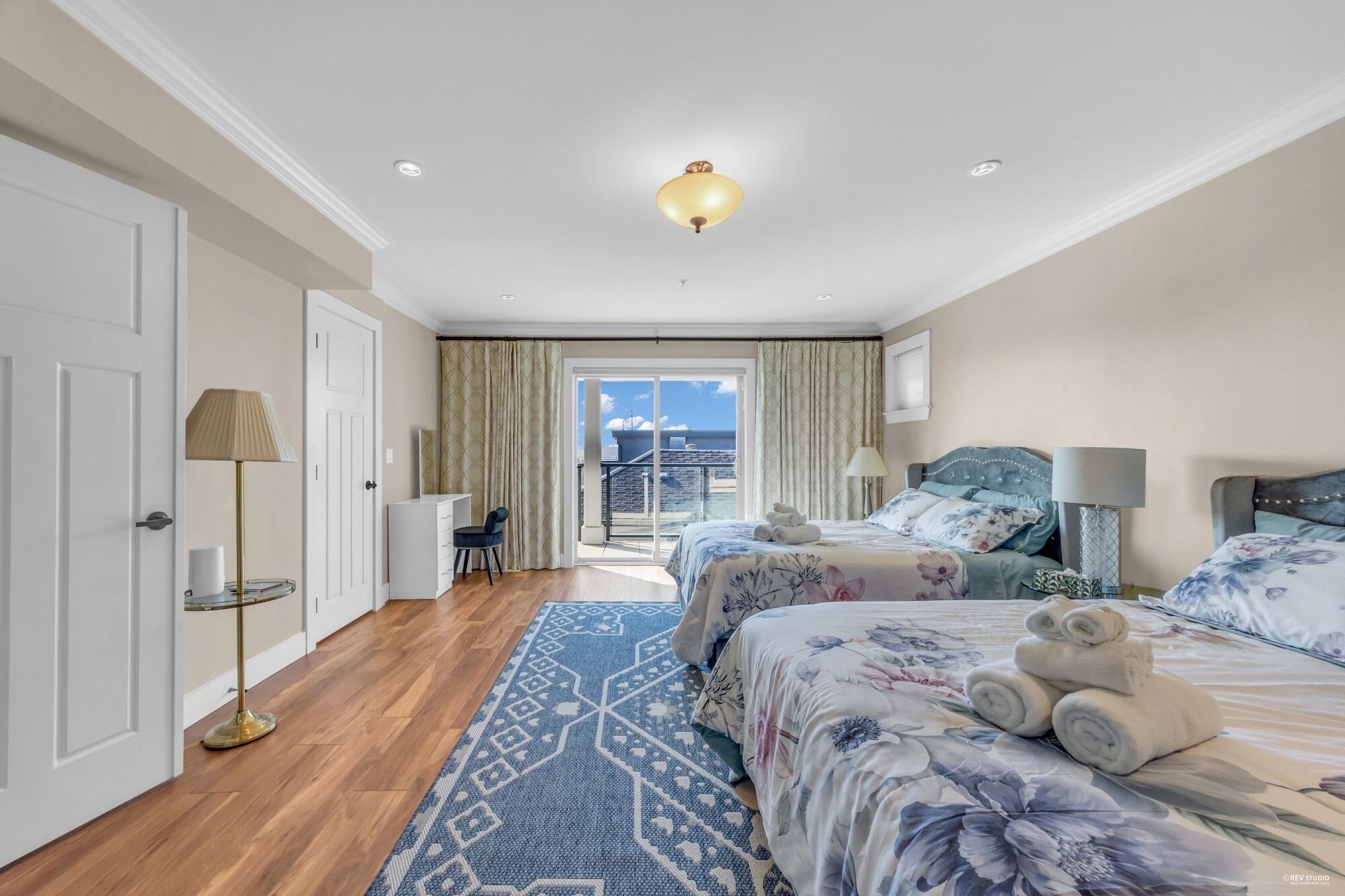 4 habitaciones, escritorio, tabla de planchar con plancha y wifi gratis 