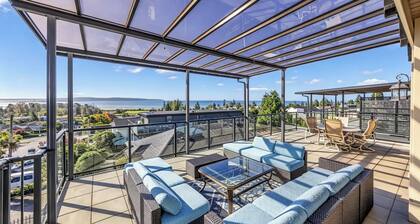 Stunning Oceanview Villa Steps from White Rock Beach