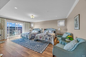 4 bedrooms, desk, iron/ironing board, free WiFi