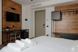 Classic Room | Desk, free WiFi - Belladonna Hotel (Pedara)