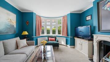 Basic House | Living area