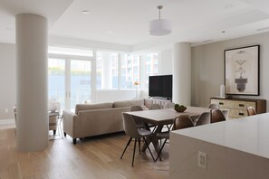 TV, stereo, offices - Luxury Loft Collection 902 - Terrace - River North (Chicago)