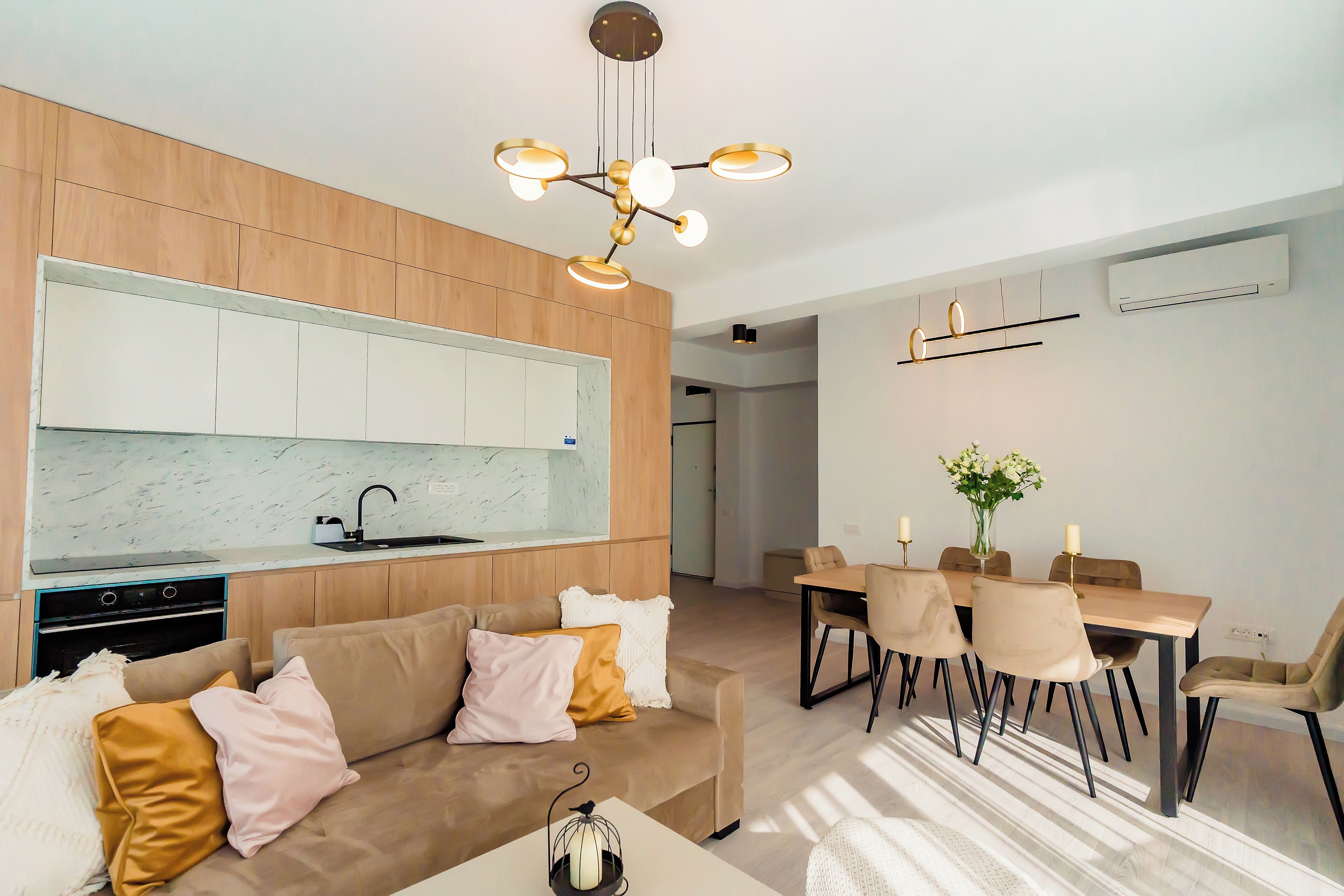 Deluxe penthouse, 2 slaapkamers, gedeeltelijk uitzicht op zee | Privékeuken | Een koelkast/vriezer, een oven, een kookplaat, een vaatwasser