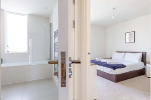 Basic Apartment | 1 bedroom, iron/ironing board, bed sheets - Radiant 1BD Retreat, North Maida Vale! (London)