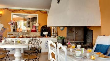 Desayuno buffet (EUR 14 por persona)