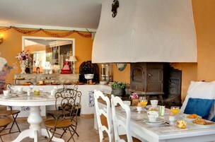 Daily buffet breakfast (EUR 16 per person)