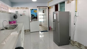 冷蔵庫、電子レンジ