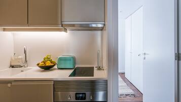 Frigorífic, microones, forn i placa de cuina