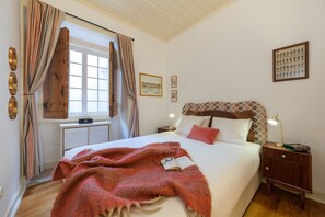 2 bedrooms, iron/ironing board, internet, bed sheets - 2 bedroom next to Avenida da Liberdade (Lisboa)