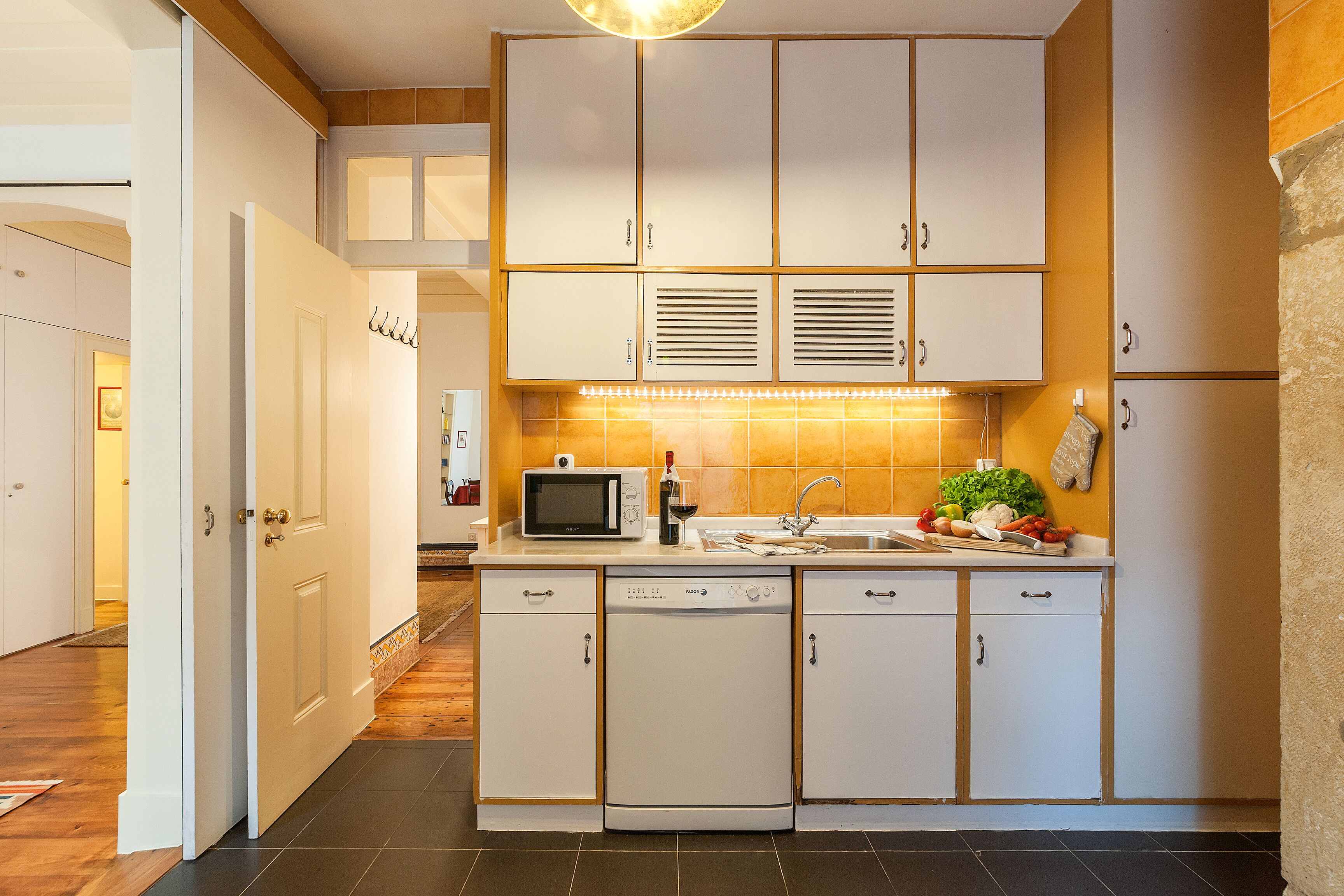 冷蔵庫、電子レンジ、コンロ、食器洗い機