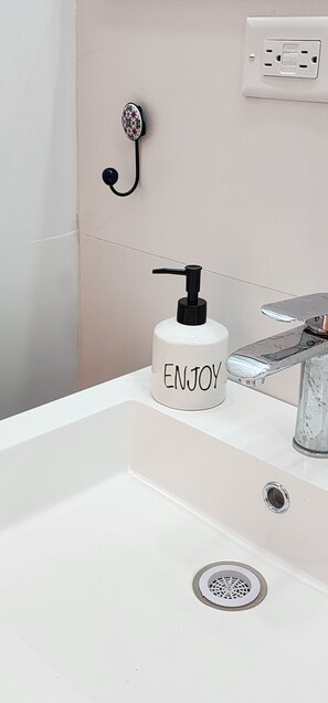 Dusche, Handtücher, Seife, Shampoo