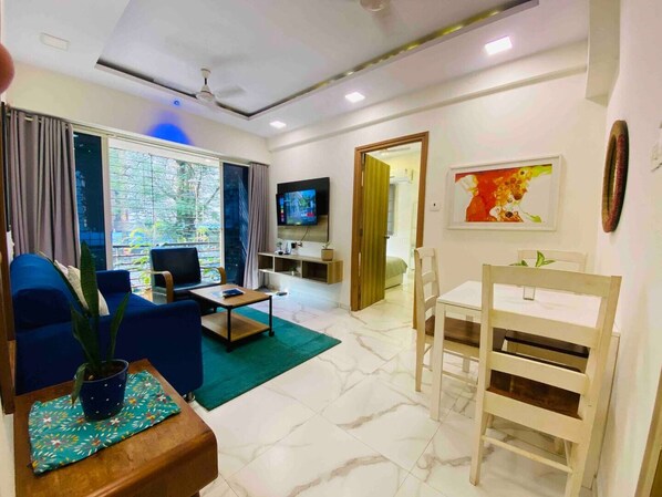 Smart TV - Compact 2 Bedroom and 2 Bathroom with Balconies in Bandra West (Mumbai)