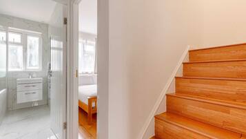 Basic House | Interior