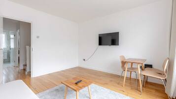 Eenvoudig huis | Woonruimte | Een televisie