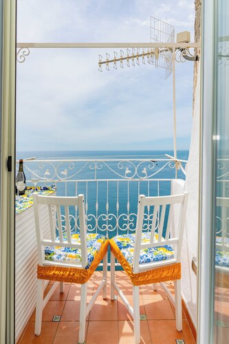 L'Aurora house with sea view, WIFI, air conditioning, on the path of the Lemons