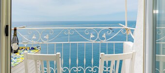 L'Aurora house with sea view, WIFI, air conditioning, on the path of the Lemons