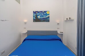 1 dormitorio, tabla de planchar con plancha, wifi y ropa de cama