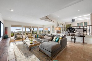 Smart TV, fireplace, books - Gorgeous Pool and Sweeping Views (Sonoma)