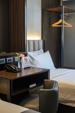 Habitación con 2 camas individuales | Ropa de cama de alta calidad, colchones viscoelásticos, minibar