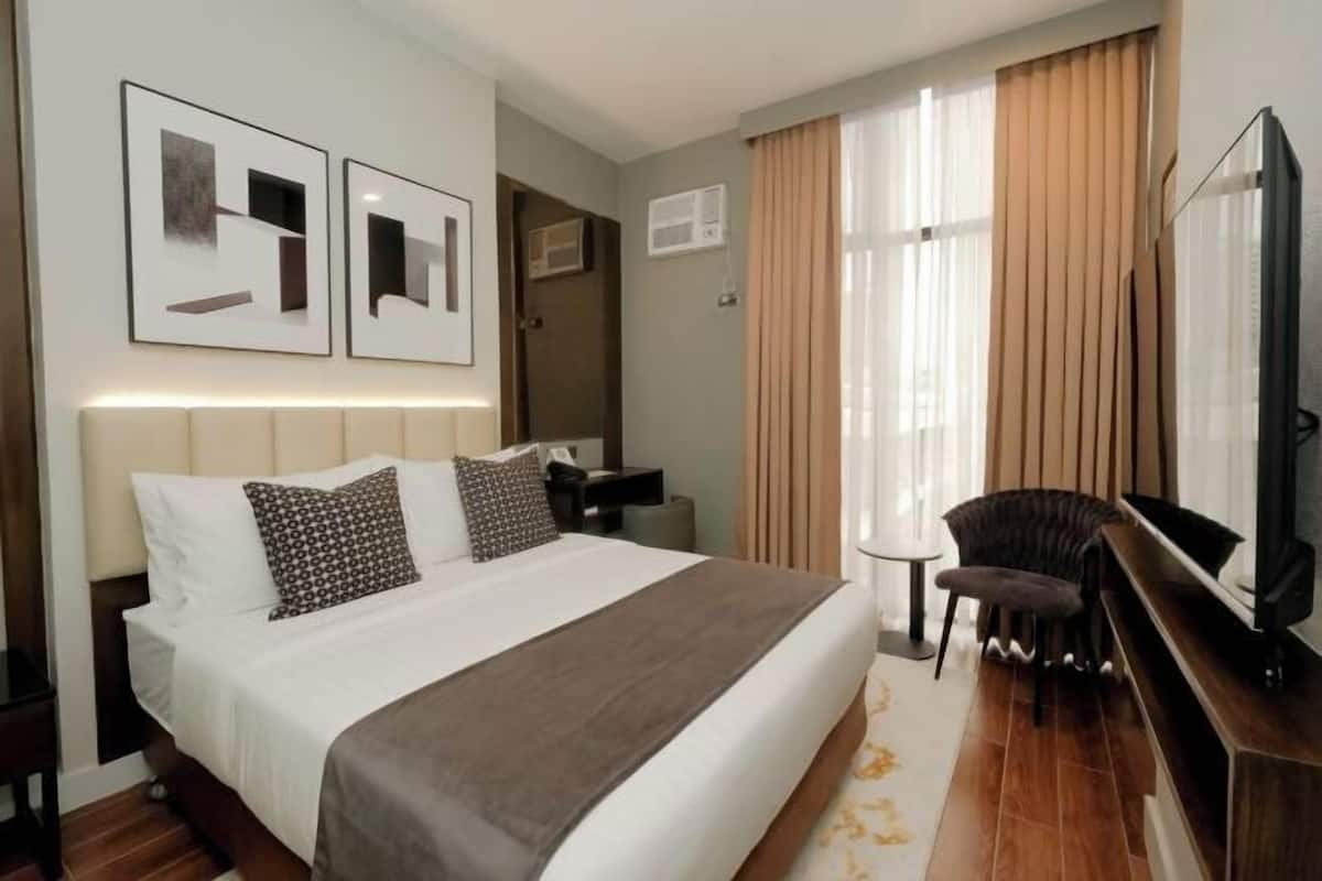 Premium bedding, memory foam beds, minibar, in-room safe