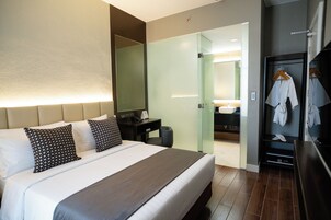 Ropa de cama de alta calidad, colchones con efecto memoria y minibar