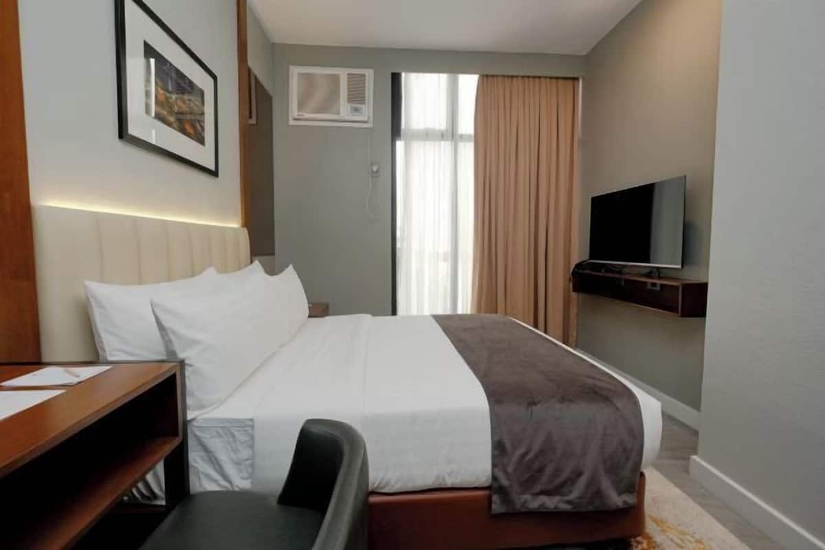 1 bedroom, premium bedding, memory foam beds, minibar