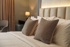 Double Room | Bathroom | Shower, rainfall showerhead, hair dryer, bidet