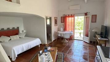 2 bedrooms, in-room safe, free WiFi