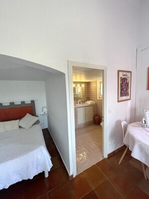 Junior Suite, Pool View | Bathroom - Villa Vineyards (Ramatuelle)