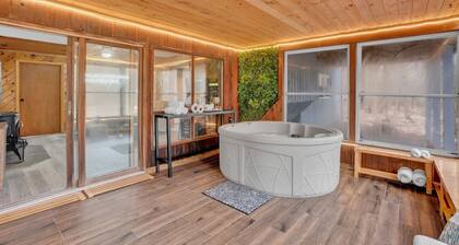 Pocono Blue | Paddleboards, Spa, Indoor Jacuzzi, GameRoom, Lake, EV