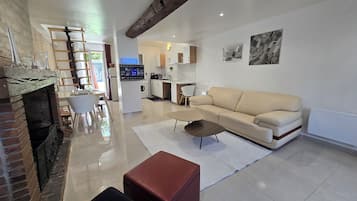 Smart TV, fireplace, books