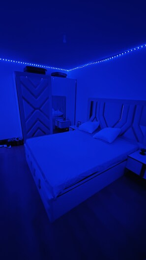 Iron/ironing board, WiFi, bed sheets