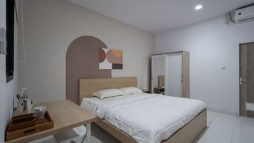 Deluxe Room | 1 bedroom, desk, free WiFi, bed sheets