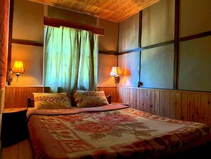 Desk, free WiFi, bed sheets - Himalaya Eagle Resort Kalimpong (Kalimpong)