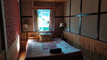 Desk, free WiFi, bed sheets
