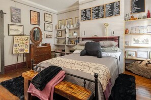 Spa - Apothecarium: Cottage for Creativity  and Vibing. (Newport)
