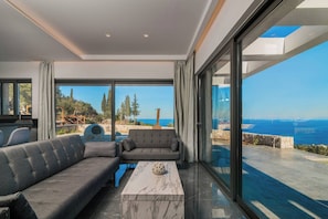 Villa, 2 soverom, terrasse, hageutsikt | Oppholdsområde