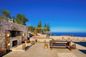 Outdoor dining - Nikolakos Villa - Pirvate Pool (Zakynthos)