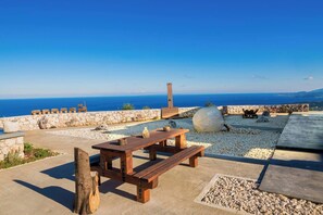 Outdoor dining - Nikolakos Villa - Pirvate Pool (Zakynthos)