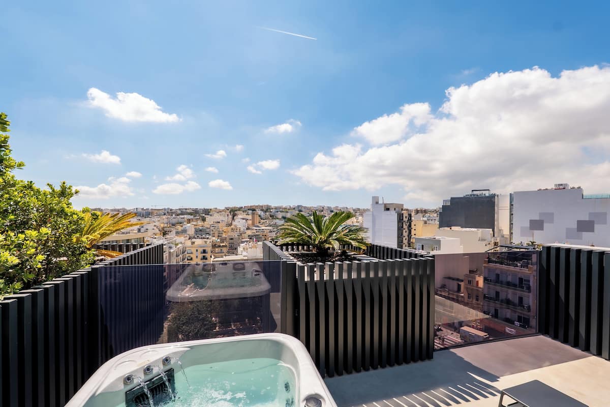 Penthouse, Garden View | 1 bedroom, minibar, in-room safe, desk
